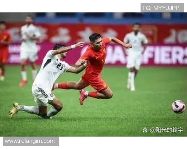 足球明星分享军事经历与训练心得探讨运动与军队的相似之处